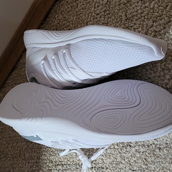 Puma men's, size 10,white - Picture 4 of 4
